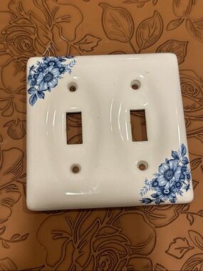 Vintage AmerTac Ceramic  Double toggle switch plate cover